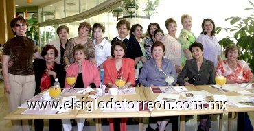 03042007
Martha Rubio festejó su cumpleaños con un agradable desayuno junto a familiares y amigas