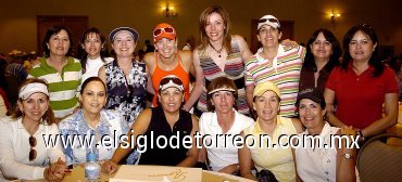 04042007
Martha Rubio festejó su cumpleaños acompañada de María Elena Enríquez, Sra. de Ramírez, María Elena, Rosy, Yola, Coquita, Mague, Cuquis, Marina, Martha, Teresita, Esther, Mary, Lupita y Lolita