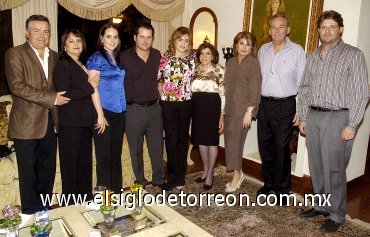 05042007

Gabriel y Brenda y sus padres, Othón Zermeño Wigan y Maribel Martínez, Antonio Dávila Rodríguez e Ivonne Villar; sus hermanos Maribel Zermeño Martínez y Antonio Dávila Villar y la sra Aurora Martínez