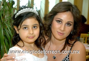 01042007
Laura Daniela Arrenquin Rangel, con su mamá Laura Arrenquin