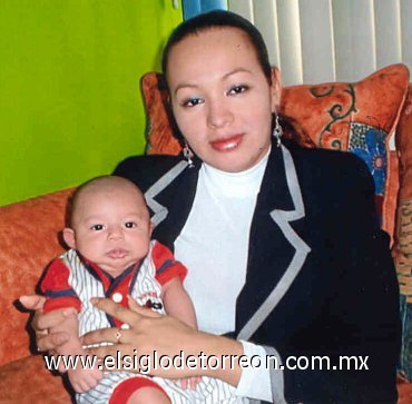 07042007
Carlos Andrés Hernández Rodríguez con su mamá, Sukey Rodríguez Arámbula.jpg