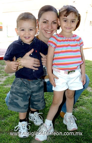 07042007
Rumina de Martínez, Mario Gilberto y Ana Martínez.jpg