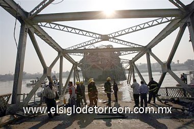 Destruye bombazo puente en Bagdad