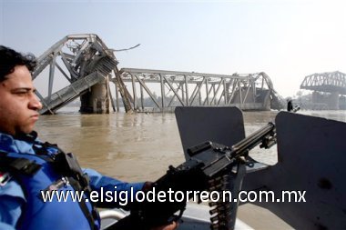 Destruye bombazo puente en Bagdad