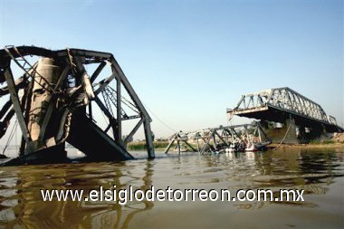 Destruye bombazo puente en Bagdad