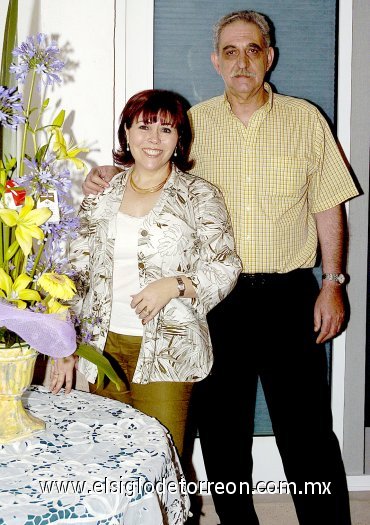 12042007
María Eugenia Sánchez de Kort y su esposo Gabriel Kort Abularage