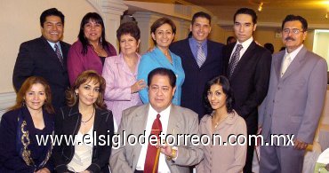 08042007
Estrella Atilano, Liliana Estrella, Gilberto Larios, Karina Ramos, Francisco Mora, Carmen, Rocío, Refugio Valero, Alfredo Silveyra, Arturo Braña y Pedro Cañedo, socios del Club Toastmaster Laguna Torreón 96-84