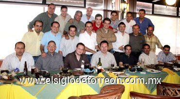 08042007
Mauricio Nahle, Ricardo Jiménez, Luis de la Rosa y Miguel Ramos, fungieron como anfitriones de la reunión de Sembradores Amigos del  Desierto, presidido por Omar Giacomán.