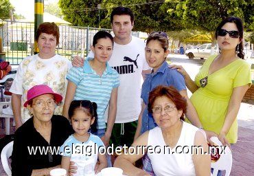 12042007
Andrea, Dana, Mary, Ana, Sharon, Daniel, Cinthia y Lorena Durán.jpg