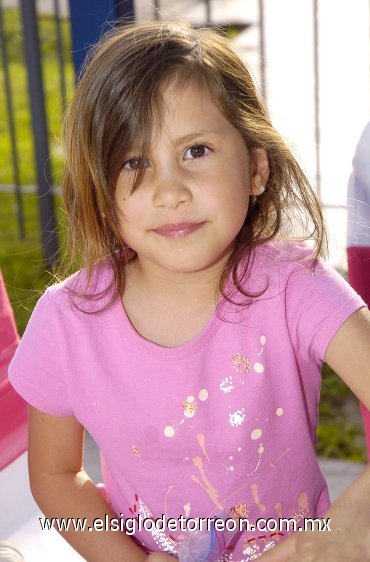 08042007
Ana Gutiérrez, en una fiesta infantil.