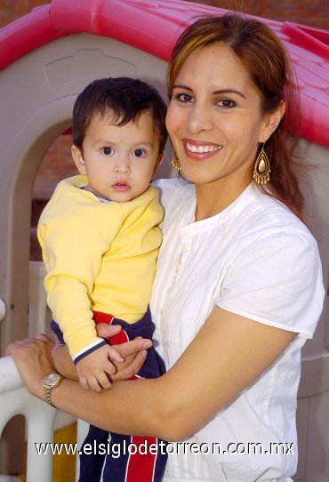 08042007
Cecy Valencia y Diego González.