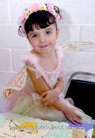 09042007
Lizbeth Saidívar Rodríguez cumplio cinco años de vida y los festejó con una divertida piñata que le organizaron sus papás, María Luisa Rodríguez y  César Saldívar