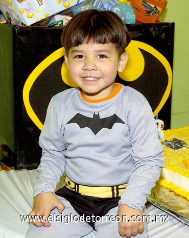 10042007
Abraham Acevedo Reyes fue festejado con una piñata por su tercer cumpleaños