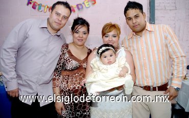 10042007
María Camila Zapata Estrada el día de su  bautizo con sus padrinos Gerardo Acuña y Argelia Estrada y sus papás Alberto Zapata y Fanny de Zapata