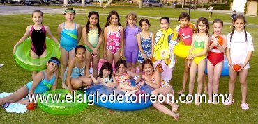 11042007
Feliz cumpleaños compartió Verónica Wong-Sánchez Casas, en compañia de sus amigas