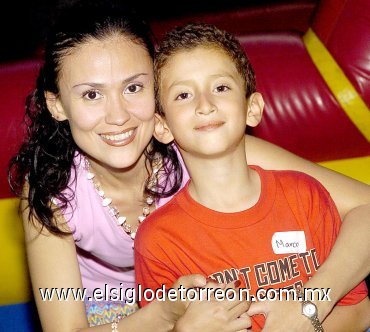 12042007
Marco y su mamá Liliana Ramírez Escobedo