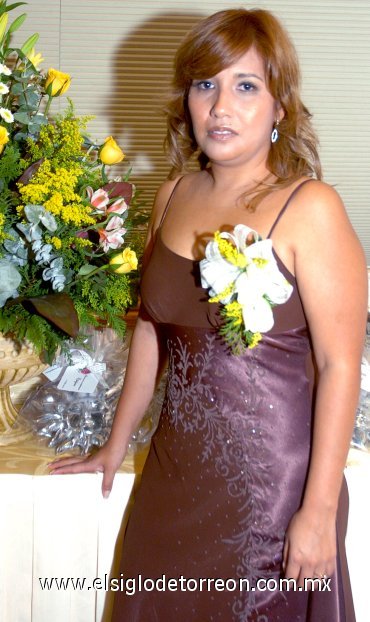 12042007
Etelvina Cruz Álvarez, en la despedida de soltera que le ofrecieron por su cercano enlace con Jorge Alberto Duarte Ledesma, a celebrarse el 21 de abril