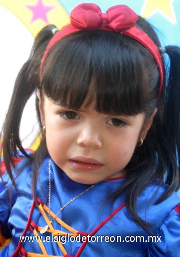15042007
Andrea de Jesús fue festejada por su mamá, Olivia Estrada, al cumplir tres años de edad