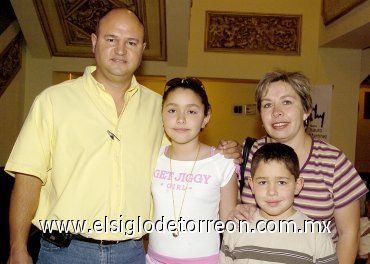 15042007
Ricardo, Laura, Jorge Contey Mónica de Conte