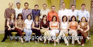 13042007
Luis y Beatriz Arenal, Gil y Rocío González, Ruben y Geno Cruz, Manolo y Gina Mendoza, José y Maribel Montaña, Armando y Claudia Carlos, Jorge y Gaby Montaña, Aniceto y Maylén Izaguirre, Jesús y Lulú Martínez.jpg