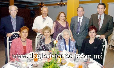 14042007
La festejada con sus amistades Luis y Cope García, Mario y Rosy Zaragoza, Rosita Palafox, Carlos Aguilera, Francisco y Nora Rubio