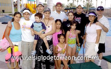 15042007
Familias Pérez Nogueda, Pérez Olvera, Gómez Monroy y Olivia Pérez