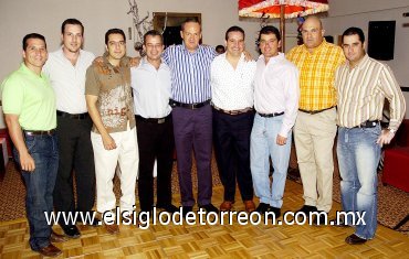 15042007
Juan Bermeo Mendoza junto a sus amigos Guillermo Milán , Ricardo Kientzle, Salvador Franco, Rafael Degollado, Luis Gurza, Paulo Barba, Bernabé Garza y Carlos Santos