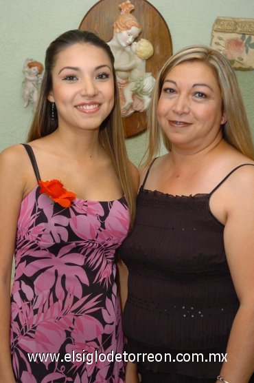 16042007
Brenda junto a su mamá, Bárbara de Álvarez