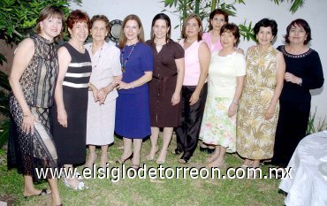 17042007
Cristina Carlos García, con su mamá Ana Rosa García de Carlos; Caridad de la Luz García, Mary Carmen de López, Cari de Alemán, Lupita de Padilla, Gaby de García, Tota, Rosario y Bertha García
