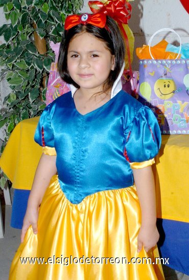 17042007
Andrea Janeth Aguilar Ortiz festejó como Blancanieves su sexto cumpleaños