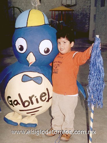 18042007
Gabriel Soto, captado el día que festejó su cumpleaños