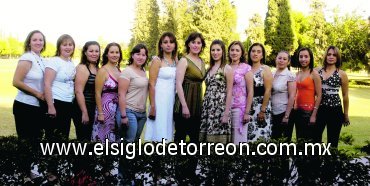 21042007
Rocío Valdez Muñoz estuvo acompañada de sus amigas, en la fiesta de despedida que le ofrecieron por su boda con Grardo Robles Carrillo