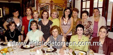 22042007
Celina Barrientos González, acompañada de las invitadas a su despedida de soltera.