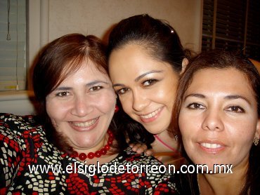 22042007
Mavis Ramírez Rodríguez, Alma Angelina García y Nora Ramírez Rodríguez.