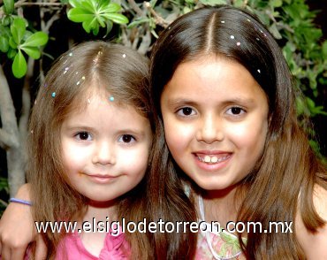 20042007
La festejada junto a su hermanita Lorena