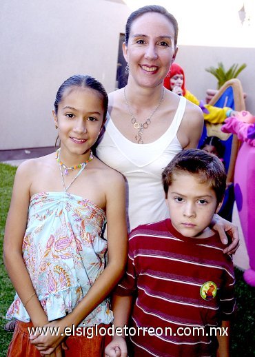 21042007
Christa Pérez, José Pablo del Hoyo y Christa del Hoyo