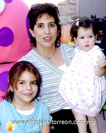 21042007
María Teresa Bredeé, Mariana Elizondo y Conchis Bredeé