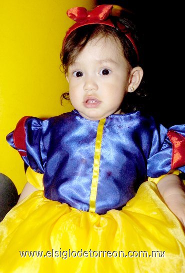 22042007
Alondra García Rojas, el día que festejó su primer cumpleaños; es hijita de Arturo y Adriana García.