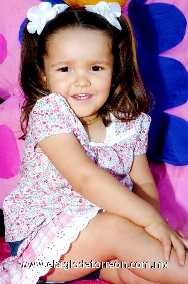 24042007
Nicole lució lindísima en su cumpleaños