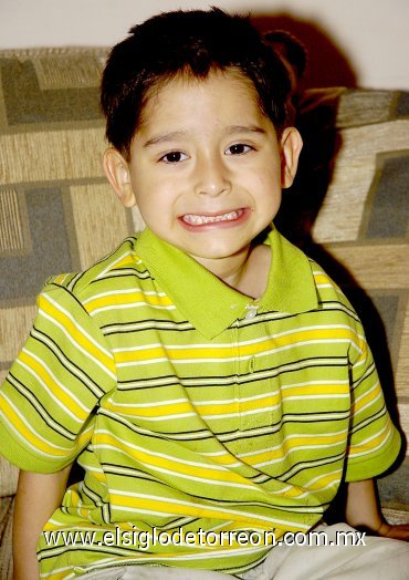 26042007
Alexis Daniel Rojas López fue festejado por sus papás, Alejandro Rojas y Zulema López, con motivo de su cumpleaños.