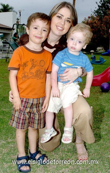 26042007
Jaqueline Michel, Beto y Mateo Molina.