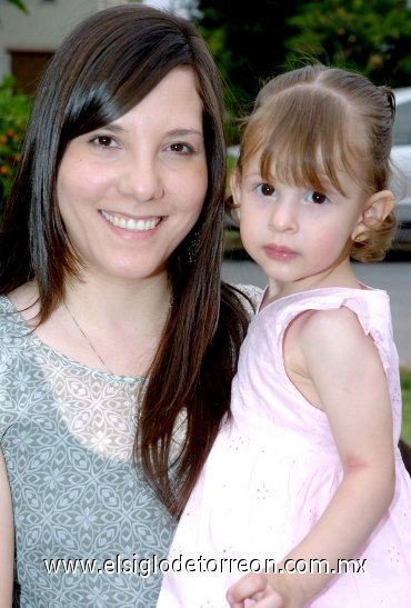 26042007
Mariana Delgado de Robles y su hija Mariana Robles.