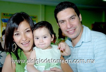 26042007
Marthita junto a sus papis, Martha Ávalos y Salim Fahur.