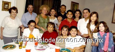 21042007
Para visitar a sus familiares, vino de Guadalajara Luisa Fernanda Nava Hernández.