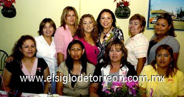 22042007
Fabiola Dena Juárez estuvo acompañada de sus familiares y amigas, en la despedida de soltera que le ofrecieron por su enlace con Juan David Moreno