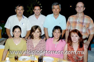 23042007
Cecy y Gerardo Rosas, Betina y Arturo Giacomán, Elsa y Juan José Núñez, Ale y Pepe de la Parra.