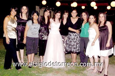 25042007
Pamela acompañada de Ana Saldaña, Sofía Villarreal, Fernanda Sánchez, Luisa Villarreal, Mariana Sánchez, Aidé Salinas, Ana Sánchez, María del Carmen Sánchez y Paulina Villarreal.