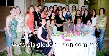 26042007
Ana Lucía Cuevas de Almaraz disfrutó de la compañía de sus amigas y familiares, en su fiesta de canastilla.
