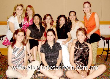 27042007
La futura novia con sus amigas Cecy, Gaby, Brenda, Sofía, Anabel, Jimena, Lilián, Rayo y Valeria.