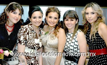 28042007
Karla Vázquez, Michelle Monsiváis Pamplona, Martha Monsiváis Pamplona, Pinky Vázquez y Lupita Monsiváis Pamplona